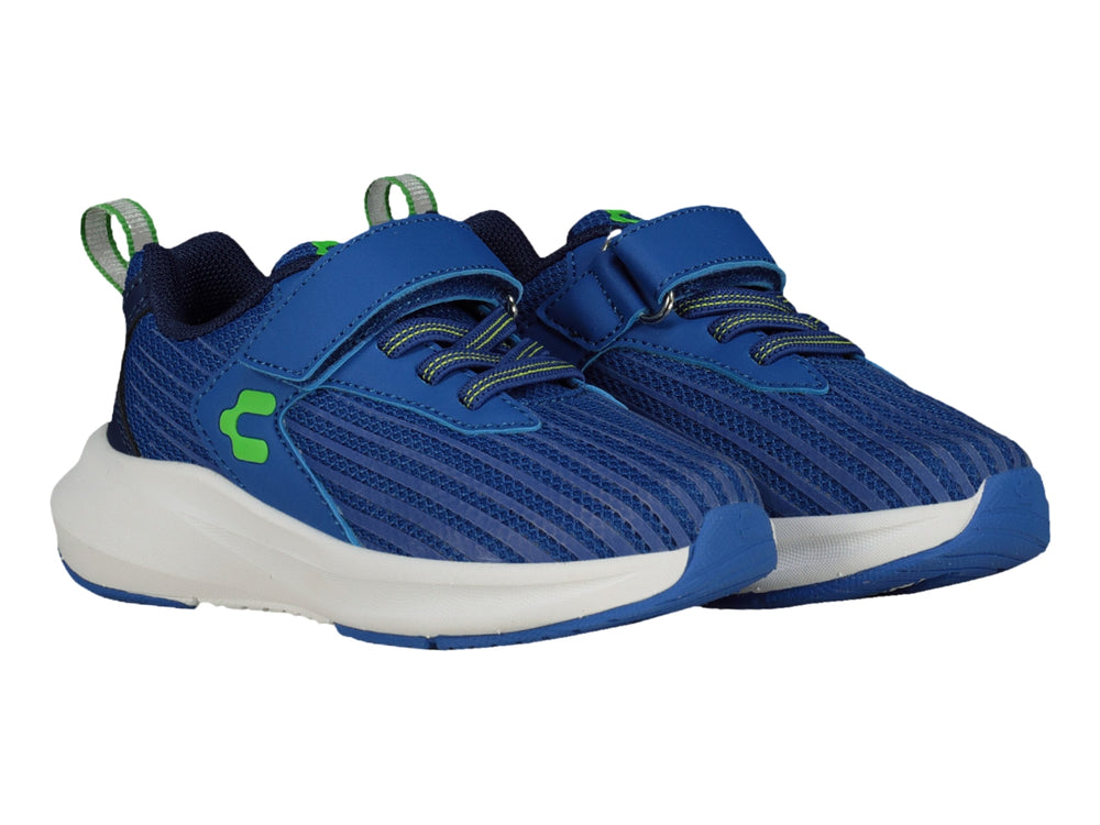 Tenis deportivos Charly para niño en color azul con suela blanca y detalles en verde, cierre de velcro y agujetas.