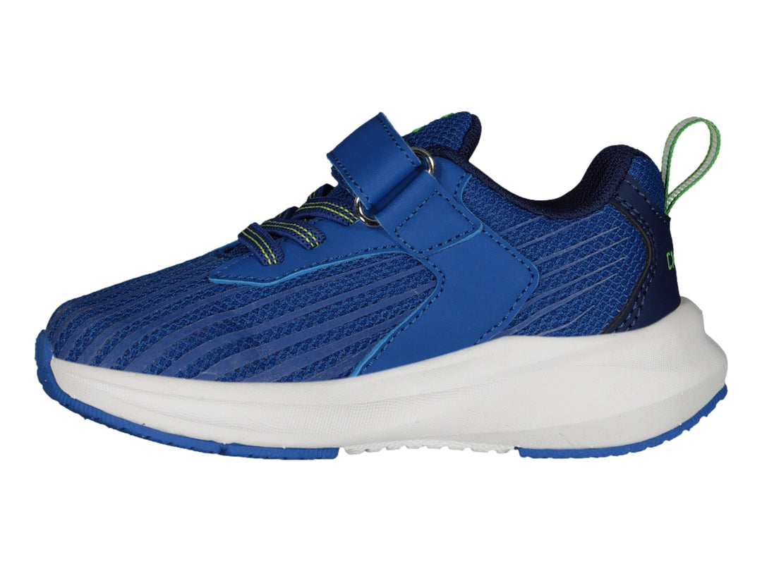 Tenis deportivos Charly para niño en color azul con suela blanca y detalles en verde, cierre de velcro y agujetas.