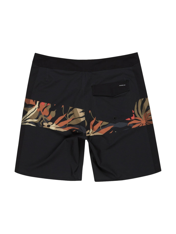 Short de surf Quiksilver color negro con panel estampado tropical en tonos beige.