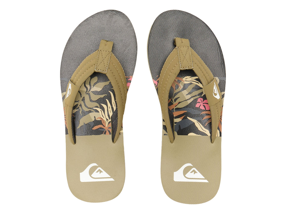 Sandalia de dedo Quiksilver en color oliva con suela negra y correa acolchada.