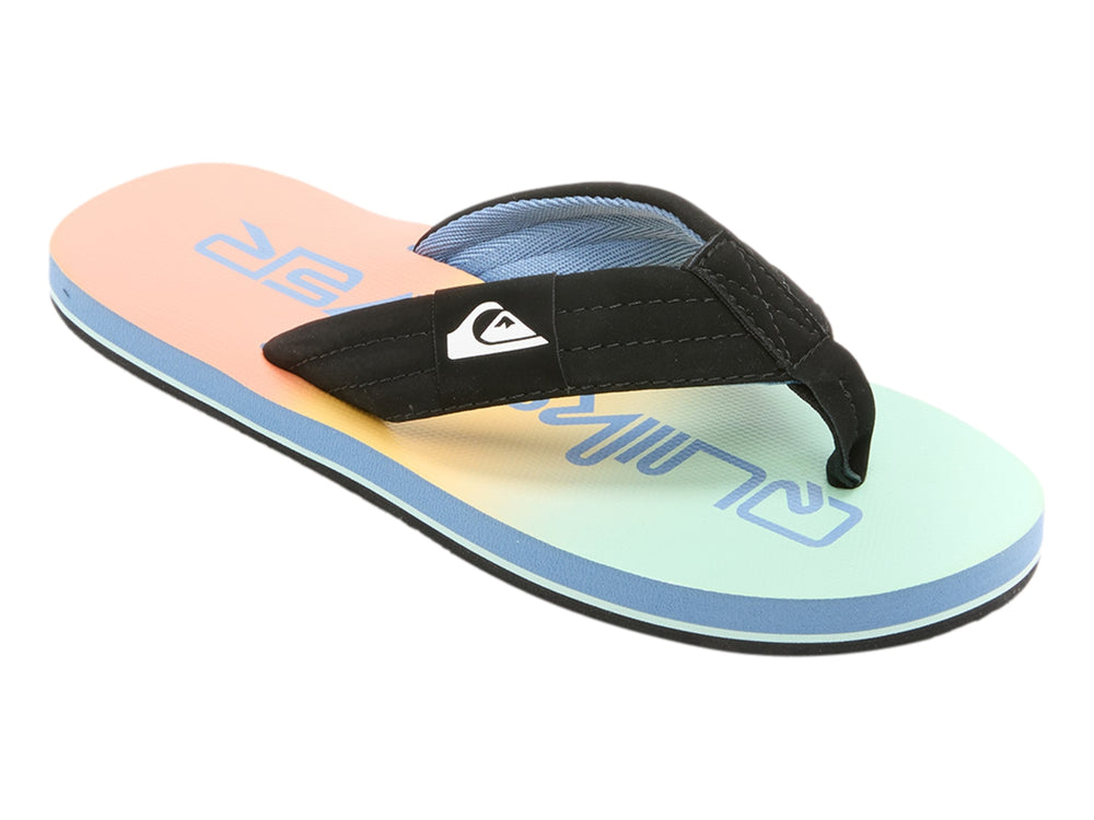 Sandalias de dedo Quiksilver con suela en degradado azul y naranja y correa negra.