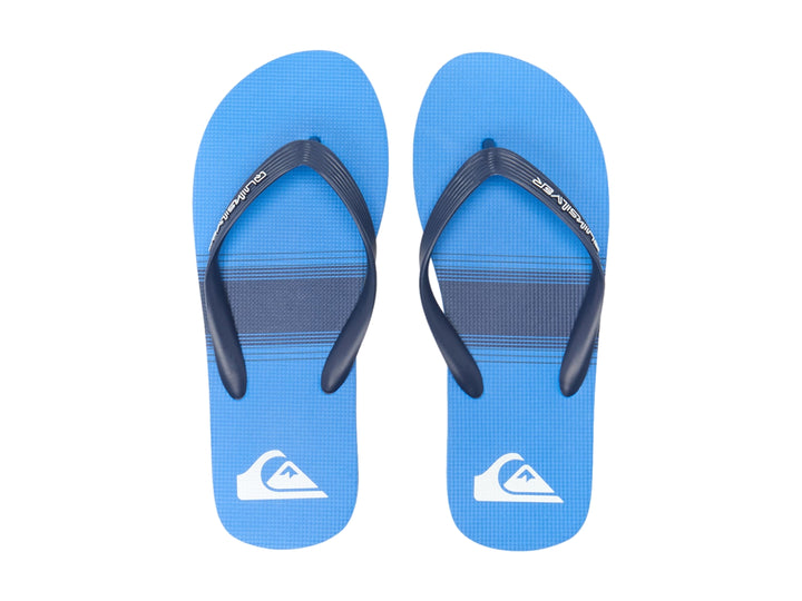 Sandalias Quiksilver azules con tiras azul marino y suela negra.