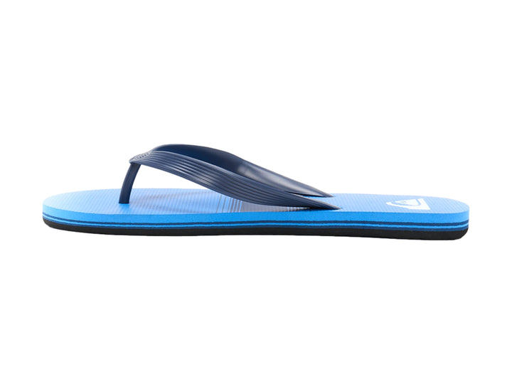 Sandalias Quiksilver azules con tiras azul marino y suela negra.