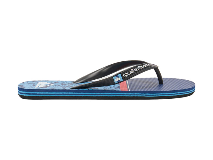 Sandalias Quiksilver color azul con correas negras y detalle rojo, ideales para playa o uso casual.