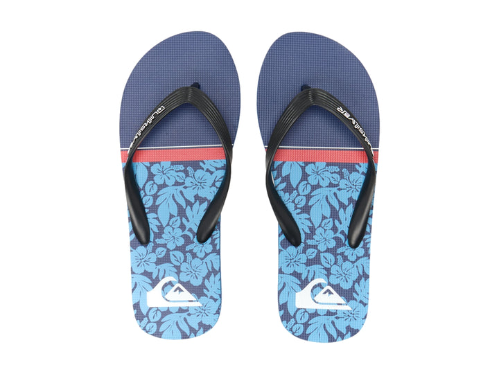 Sandalias Quiksilver color azul con correas negras y detalle rojo, ideales para playa o uso casual.