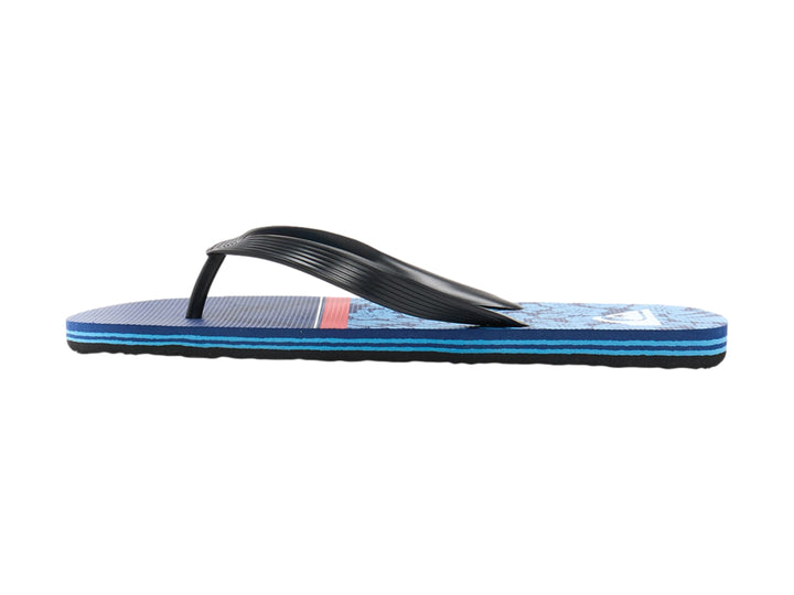 Sandalias Quiksilver color azul con correas negras y detalle rojo, ideales para playa o uso casual.