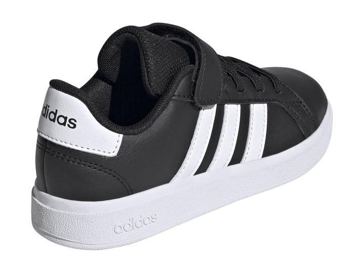 Tenis Adidas Grand Court 2.0 en color negro con franjas y suela blanca, cierre de velcro.