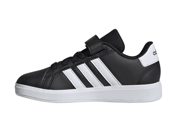 Tenis Adidas Grand Court 2.0 en color negro con franjas y suela blanca, cierre de velcro.