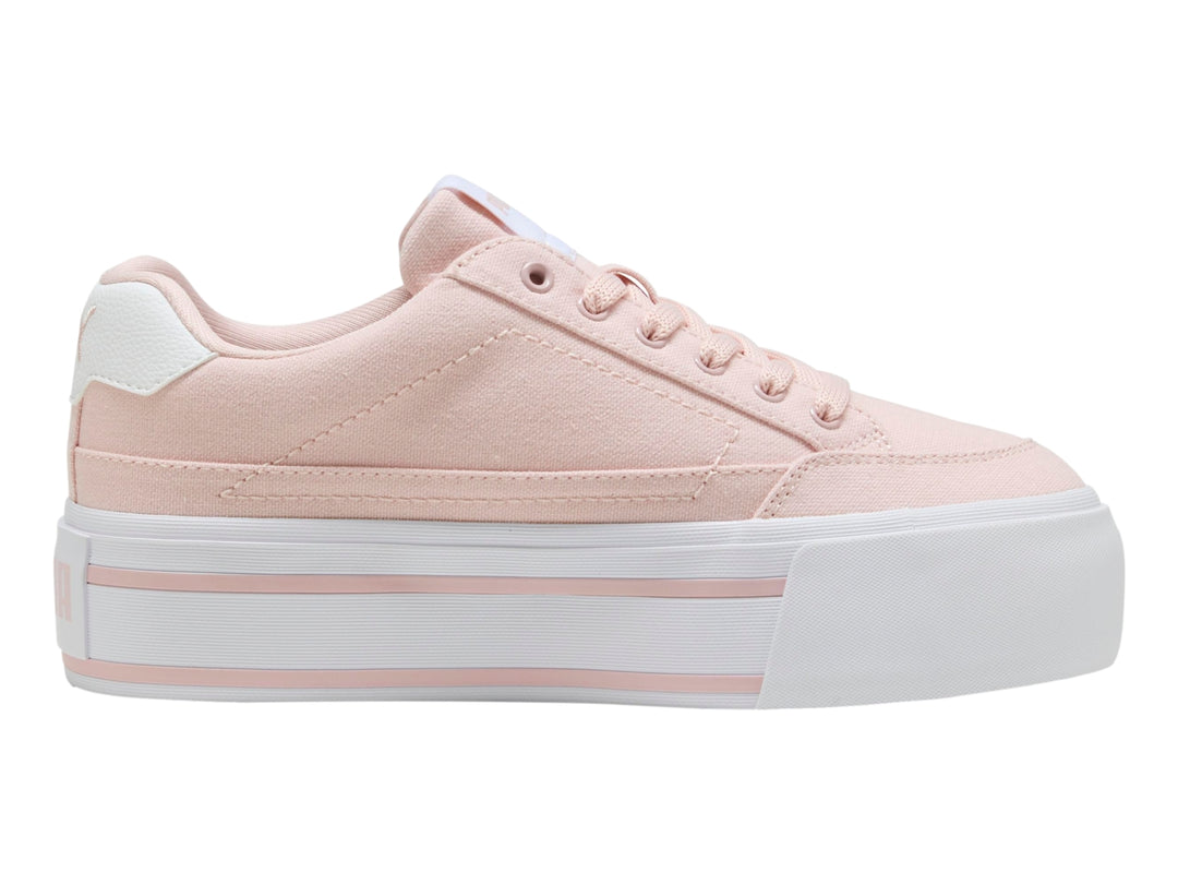 Tenis PUMA Court Classic Vulc FS Platform en color rosa mauve mist con suela de plataforma blanca para mujer.