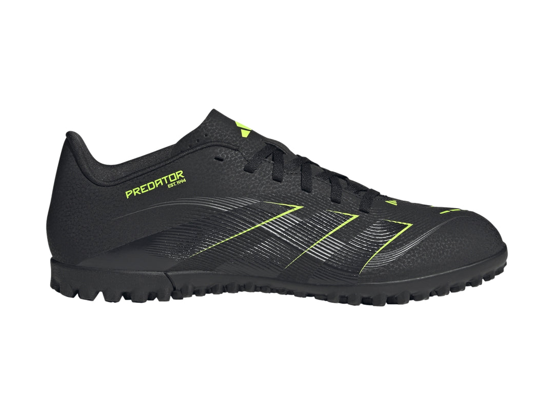 Zapato de fútbol Adidas Predator Club TF color negro con detalles en verde lima y suela para césped sintético.