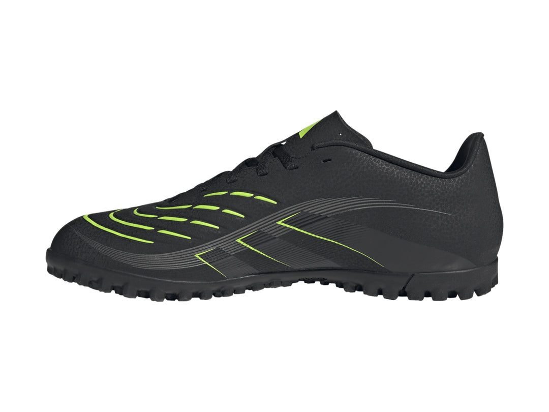 Zapato de fútbol Adidas Predator Club TF color negro con detalles en verde lima y suela para césped sintético.