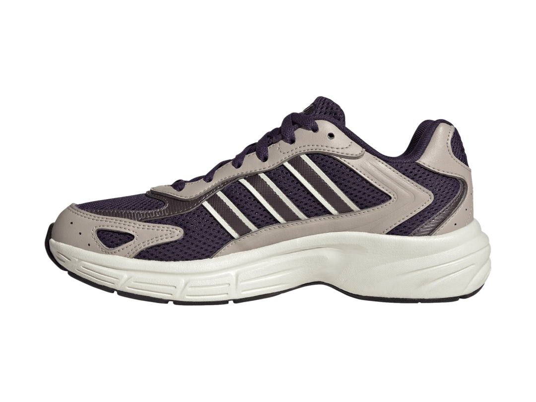 Tenis Adidas color morado y blanco hueso con suela gruesa y detalles de malla.