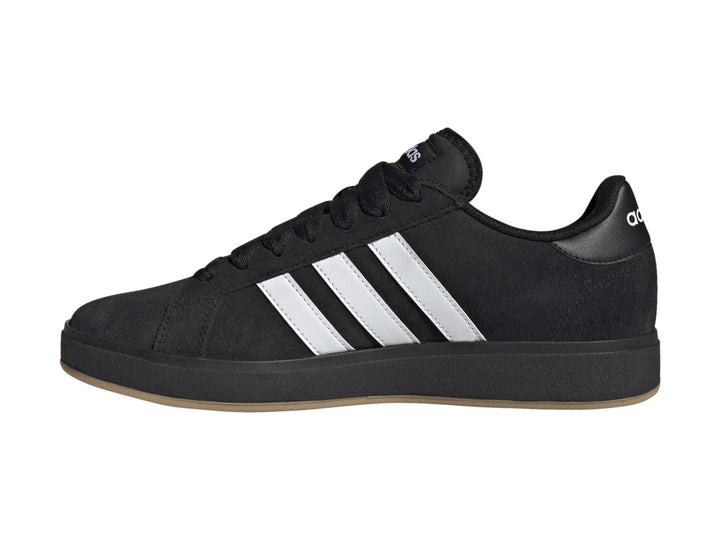 Tenis Adidas Grand Court Base 00s en color negro con tres franjas blancas laterales y suela negra.