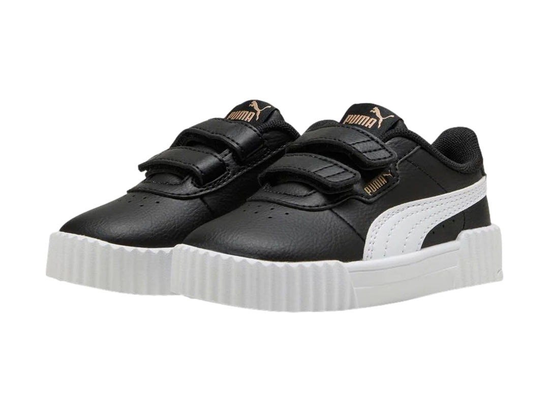 Tenis PUMA infantiles color negro con suela blanca y cierre de velcro.