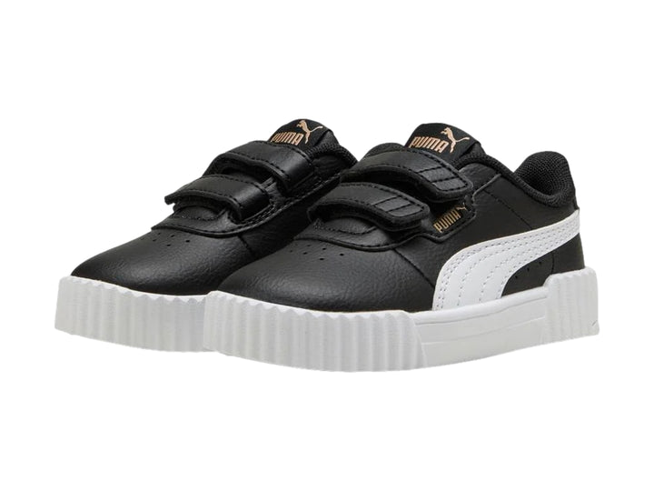 Tenis PUMA infantiles color negro con suela blanca y cierre de velcro.