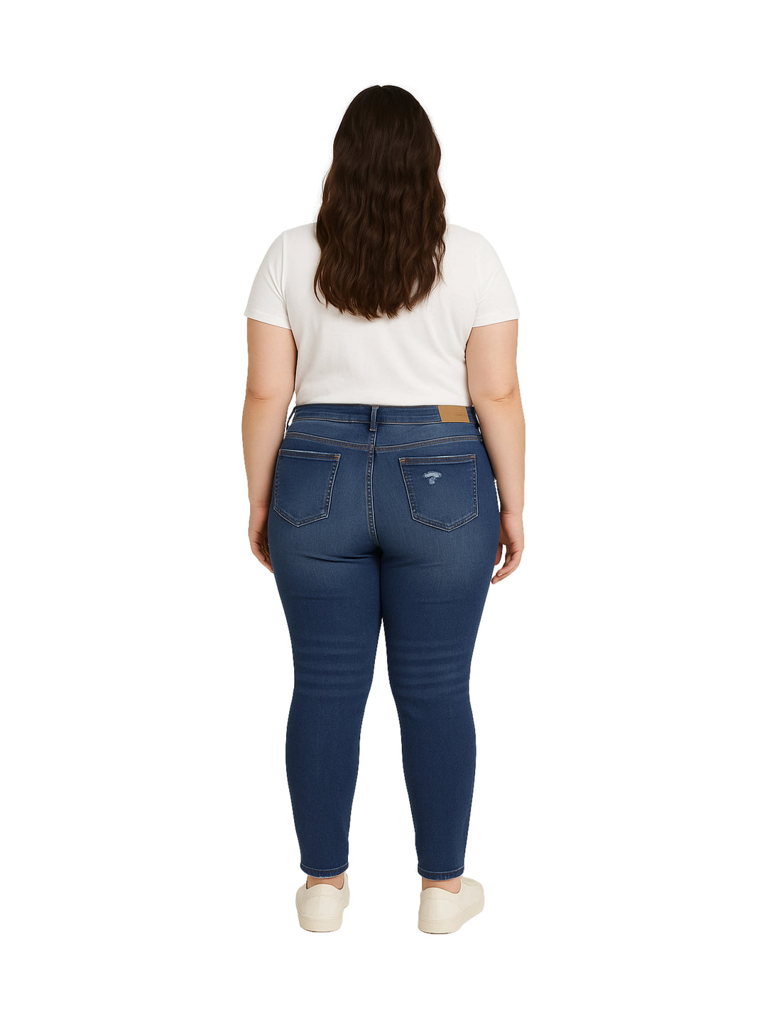 Mujer vistiendo pantalones skinny jeans de color azul oscuro con detalles desgastados.