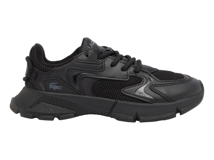 Tenis deportivos Lacoste de color negro con detalles en malla y suela gruesa.