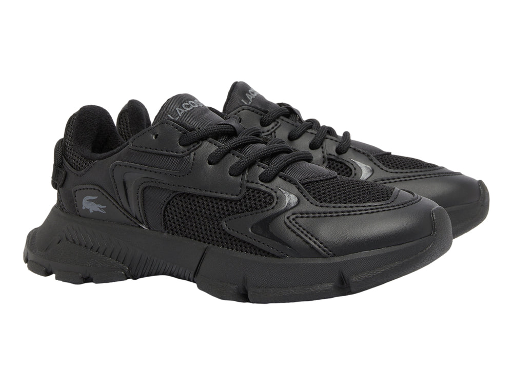 Tenis deportivos Lacoste de color negro con detalles en malla y suela gruesa.