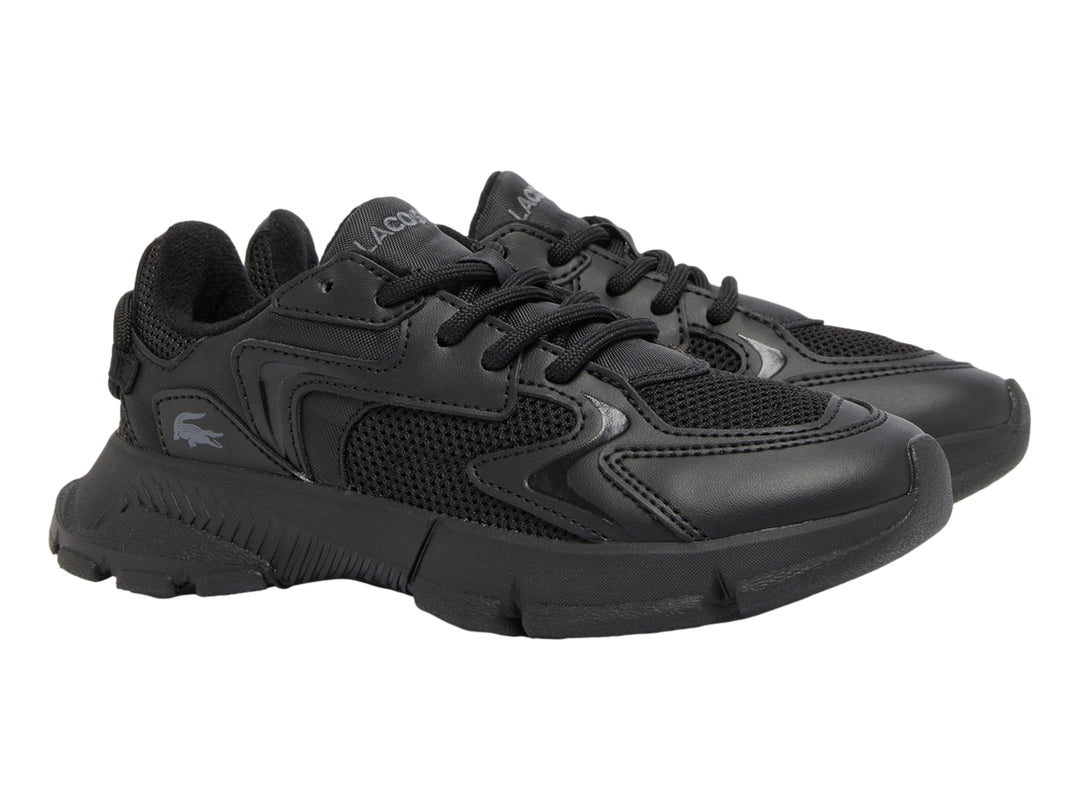 Tenis deportivos Lacoste de color negro con detalles en malla y suela gruesa.