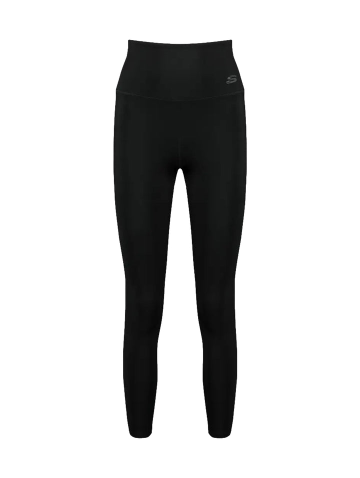 Mujer vistiendo leggings deportivos de color negro marca Skechers, ajustados al cuerpo y de talle alto.