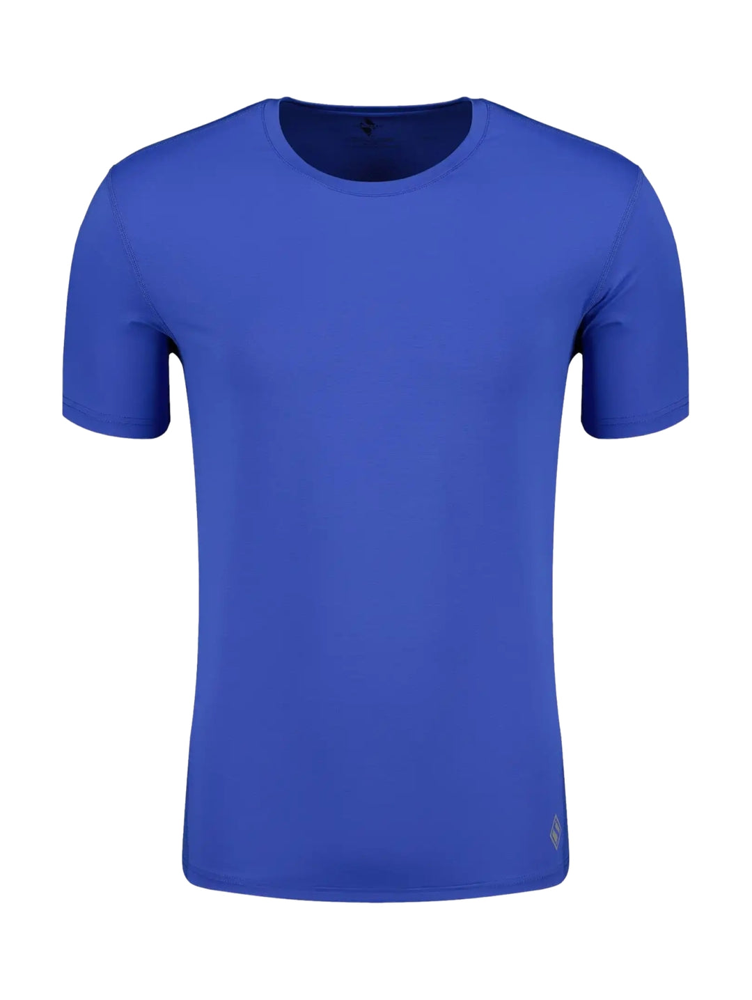 Hombre vistiendo una playera deportiva de color azul brillante de manga corta marca Skechers.