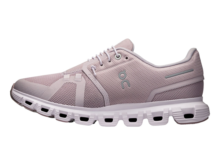 Tenis deportivos On Cloud color malva con suela blanca y malla transpirable.