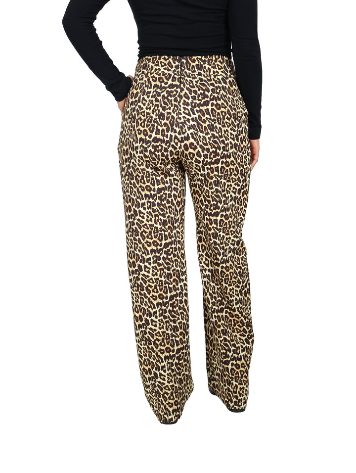 Pantalones largos con estampado de leopardo en tonos camel y marrón.
