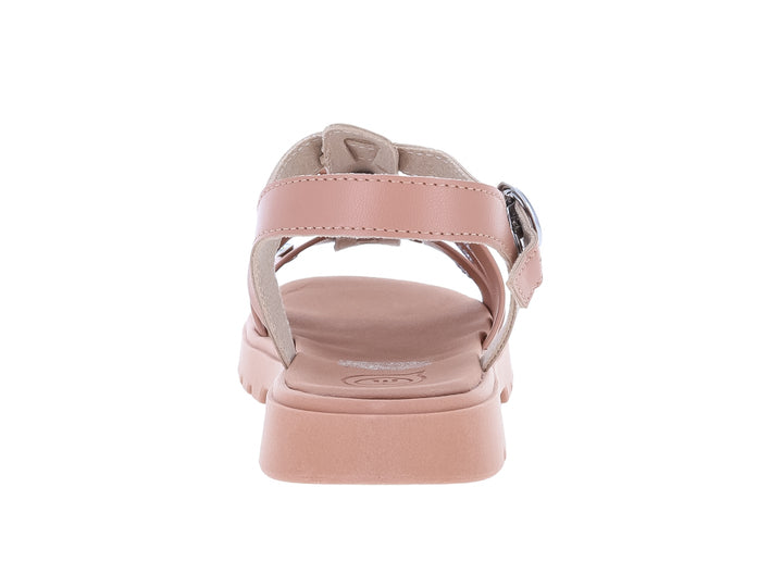 Sandalia para niña color nude con tiras, hebilla plateada y suela de plataforma dentada.