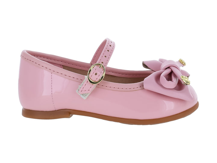 Zapato plano rosa brillante para niña con moño decorativo y correa con hebilla dorada.