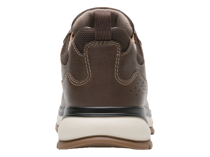 Zapato casual Flexi color chocolate con agujetas y suela blanca.