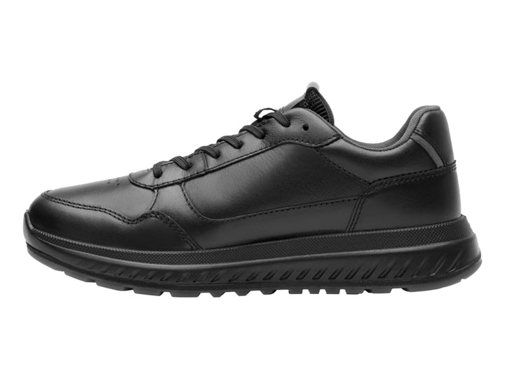 Zapato casual Flexi color negro de cuero con agujetas y suela robusta sobre fondo blanco.