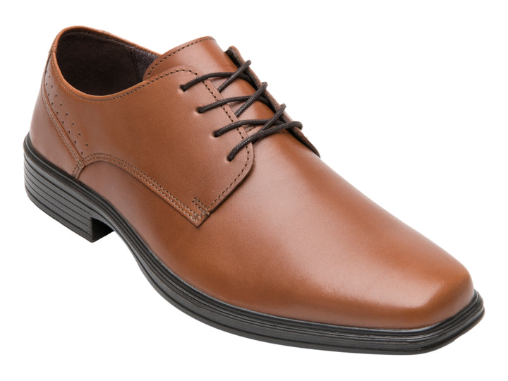 Zapato Oxford Flexi color tan con suela negra y detalles perforados en el talón.