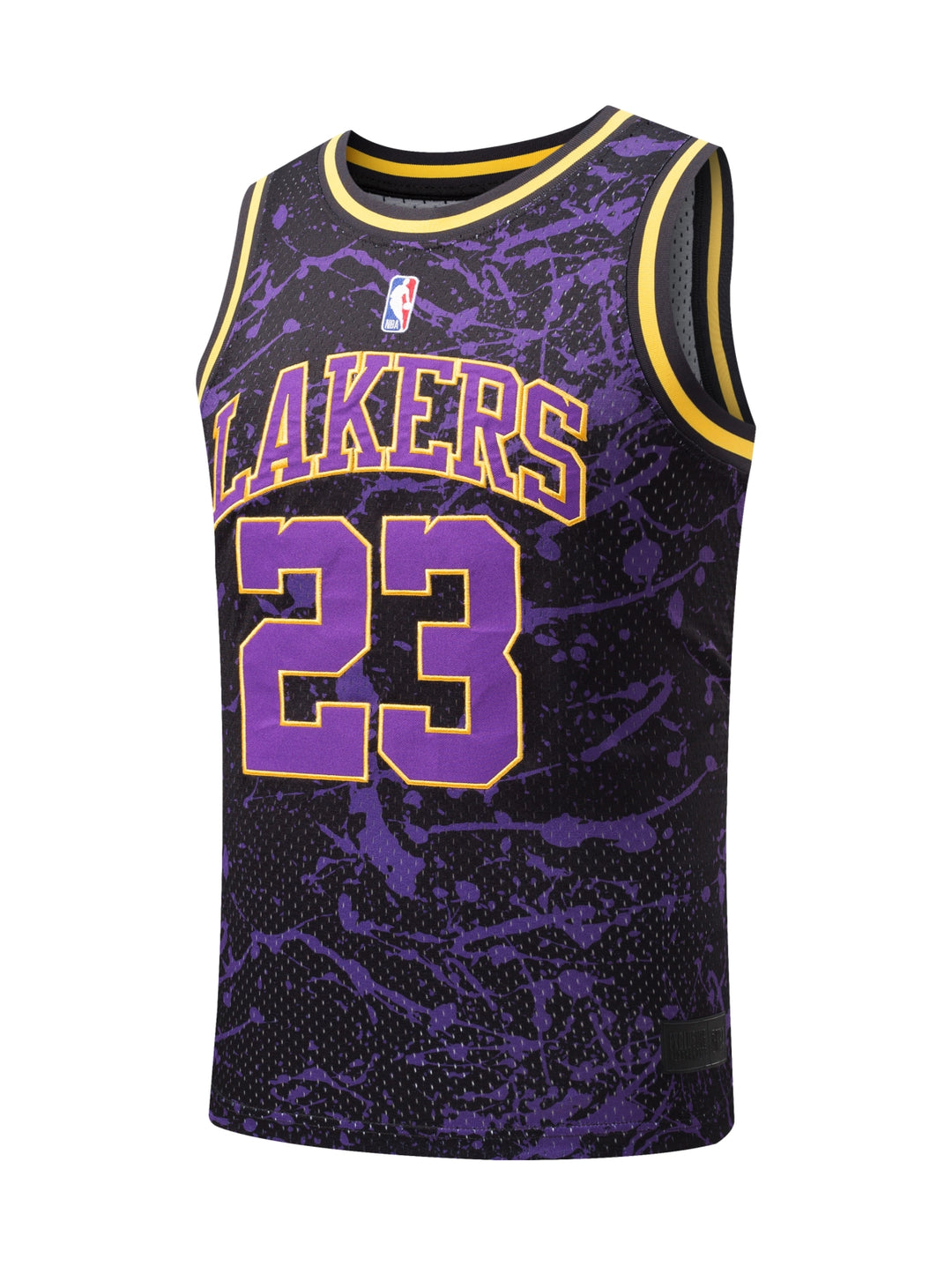 Camiseta deportiva sin mangas color morado y negro con el nombre Lakers y número 23 en amarillo.