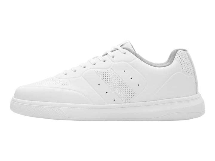 Tenis Flexi color blanco para adulto, estilo casual con agujetas y detalles perforados en el lateral.