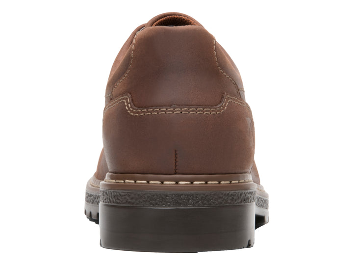 Zapato casual Flexi para hombre en color café mate con cordones y suela robusta.