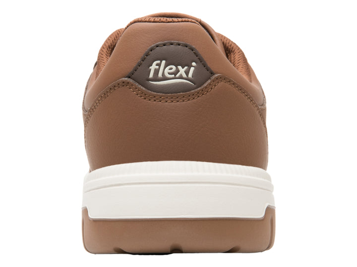 Tenis casuales Flexi color marrón tan con suela blanca y detalles en marrón oscuro.