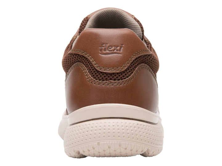 Zapato casual Flexi color marrón con suela beige y cordones, vista lateral.