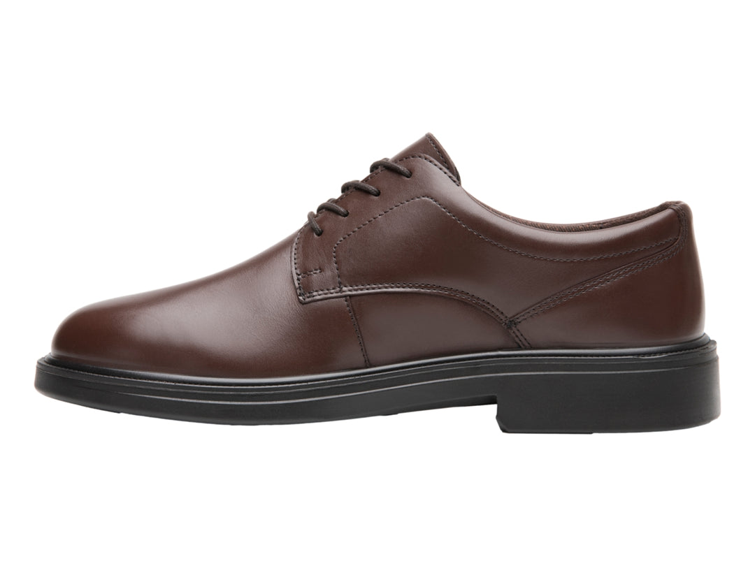 Zapato formal Flexi color tinto con cordones y suela negra para hombre.
