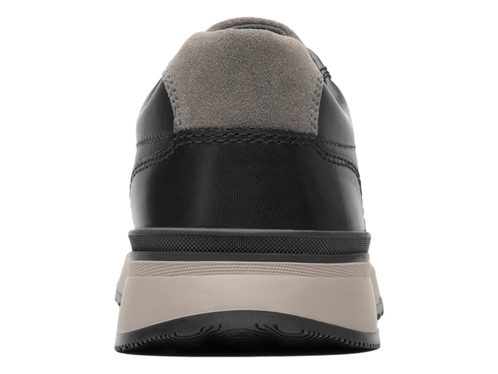 Zapato casual Flexi color negro con suela beige y detalles en gris.
