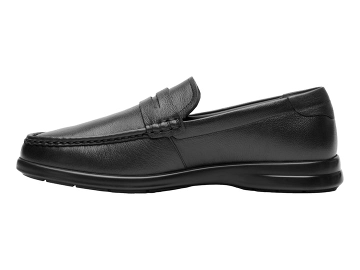 Zapato mocasín Flexi para hombre en color negro, fabricado en cuero con acabado mate y suela cómoda.