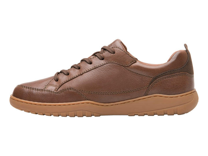 Zapato casual Flexi color tan de cuero con agujetas y suela a juego.