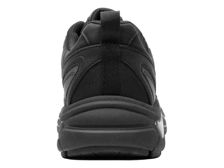 Tenis deportivos Flexi color negro total con suela robusta y diseño ergonómico.