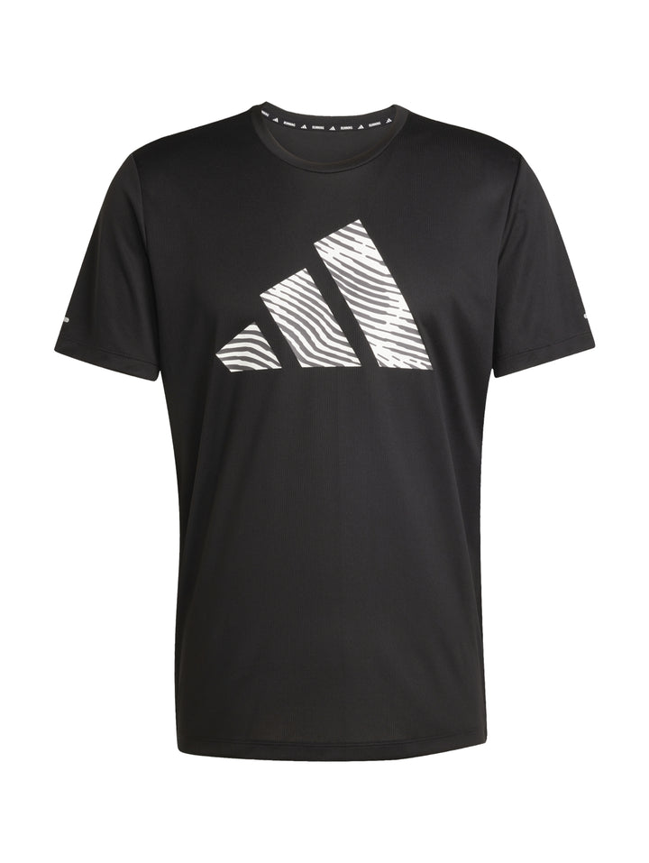 Camiseta deportiva negra de manga corta con logotipo blanco en el pecho.