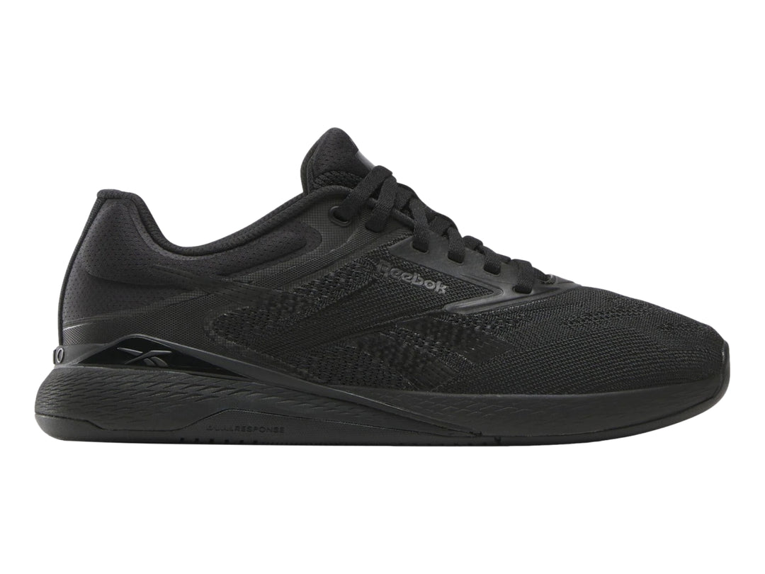 Tenis deportivos Reebok Nano X5 en color negro con tejido transpirable y suela negra.