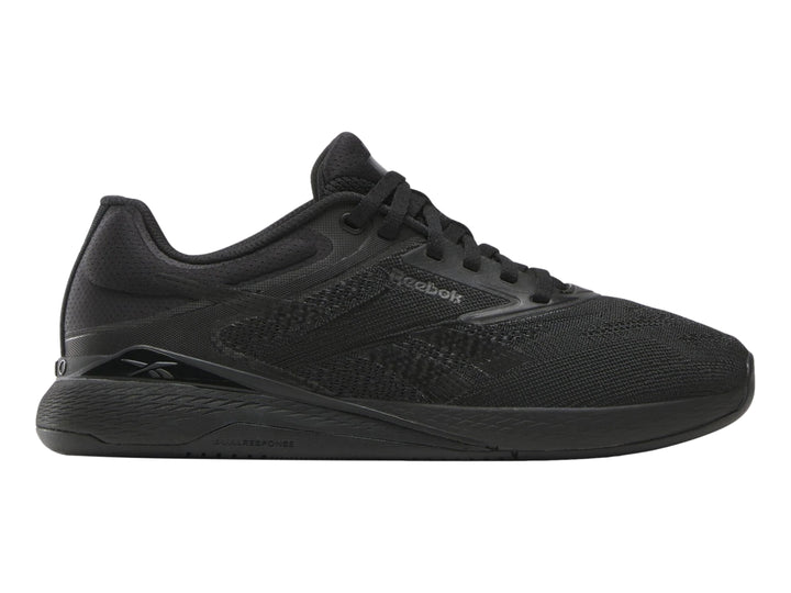 Tenis deportivos Reebok Nano X5 en color negro con tejido transpirable y suela negra.