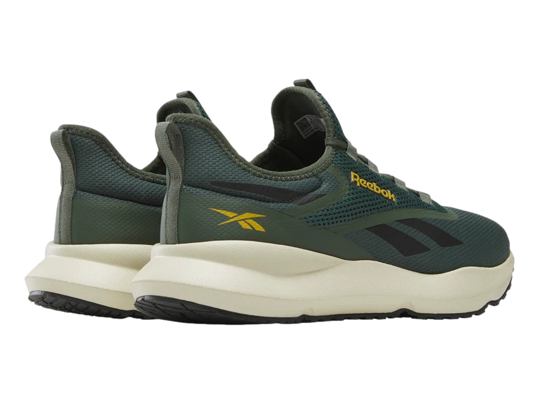 Tenis deportivos Reebok color verde con suela color crema y detalles en gris.