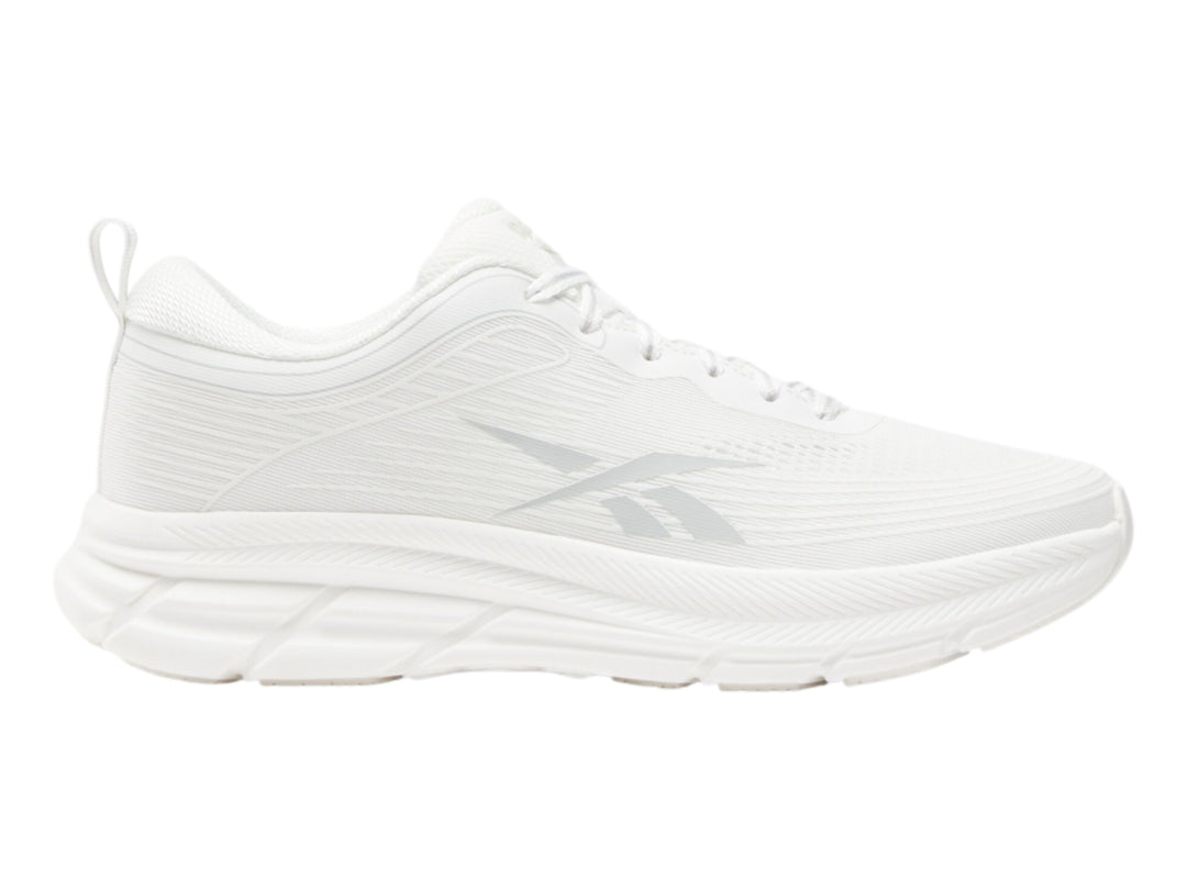 Tenis deportivos Reebok color blanco con suela blanca y detalles minimalistas.