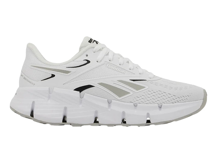 Tenis deportivos Reebok Zig Dynamica 6 en color blanco con detalles en gris y negro.