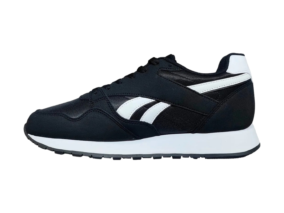 Tenis deportivos Reebok color negro con suela y detalles laterales en blanco.