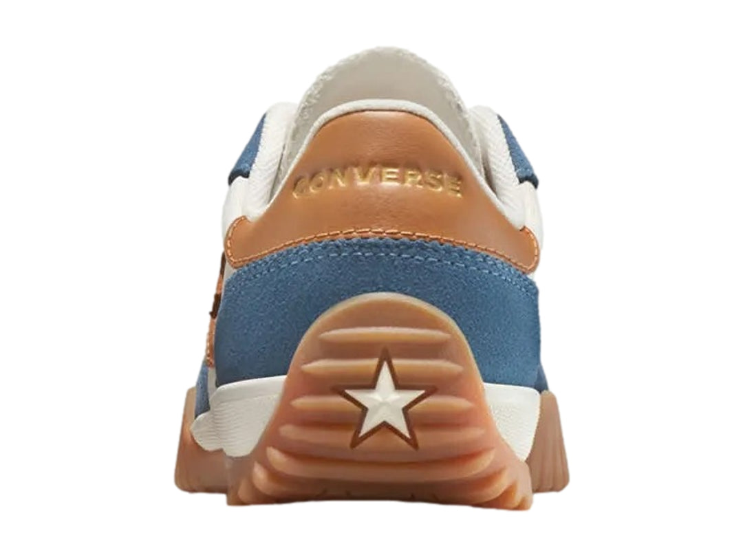 Tenis Converse Run Star Trainer en colores azul, blanco y café con suela de goma marrón.